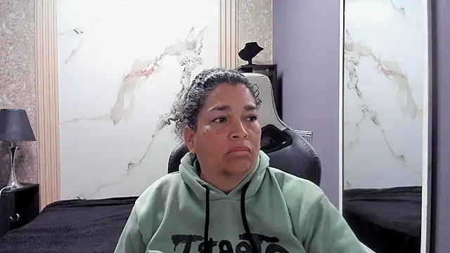 Snapshot of NinaBlazee chatting on 10.18.25 NinaBlazee online show from 10.18.25