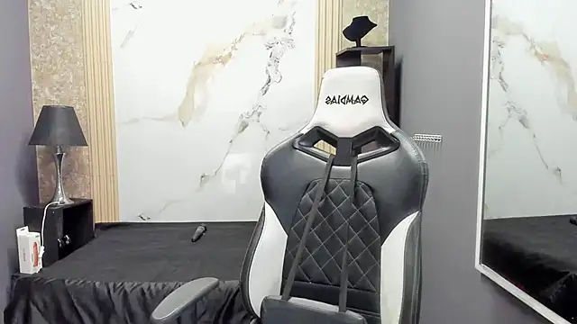 Snapshot of NinaBlazee chatting on 10.18.25 NinaBlazee online show from 10.18.25