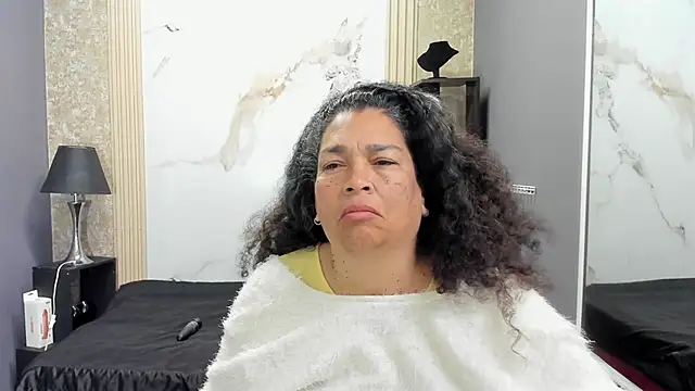 Snapshot of NinaBlazee chatting on 10.19.25 NinaBlazee online show from 10.19.25