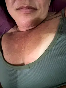 Snapshot of MaluLemos chatting on 09.28.25 MaluLemos online show from 09.28.25