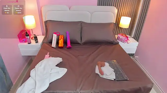 Clawdeen  wolf online show from 11.12.25