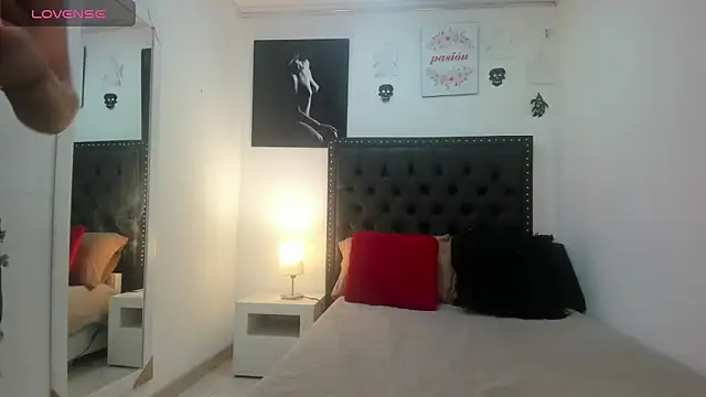 ScarlettVell online show from 10.30.25