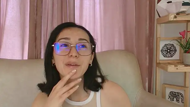 Snapshot of Ginevra_esposito chatting on 04.08.26 Ginevra esposito online show from 04.08.26