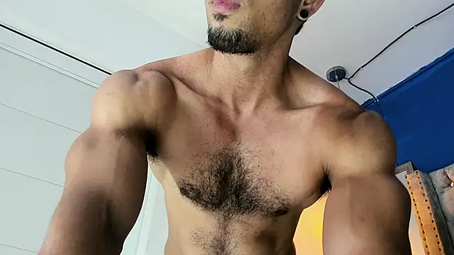 Snapshot of latinhotmuscle chatting on 03.05.26 latinhotmuscle online show from 03.05.26