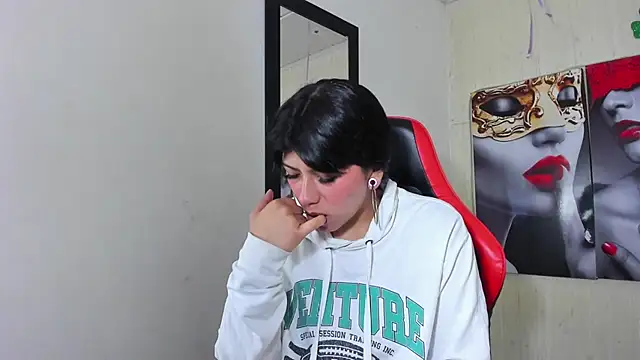 Raven Rouge  online show from 09.20.25