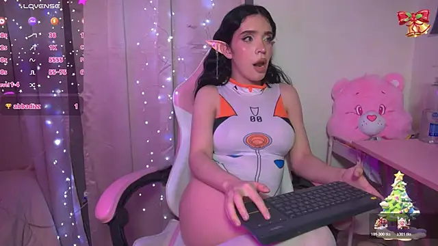 Snapshot of victoriabb28 chatting on 11.17.25 victoriabb28 online show from 11.17.25