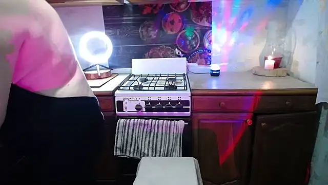 XHelenaX90 online show from 03.10.25