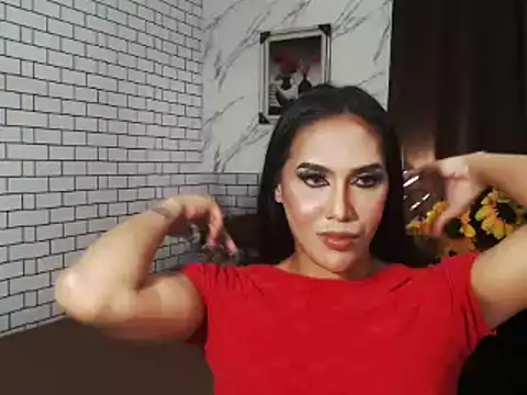 Snapshot of Latinahugecock chatting on 10.01.25 Latinahugecock online show from 10.01.25