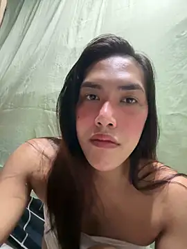 Snapshot of Latinahugecock chatting on 12.02.25 Latinahugecock online show from 12.02.25