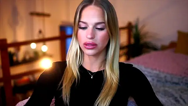 Emilyvanroessel online show from 11.19.25