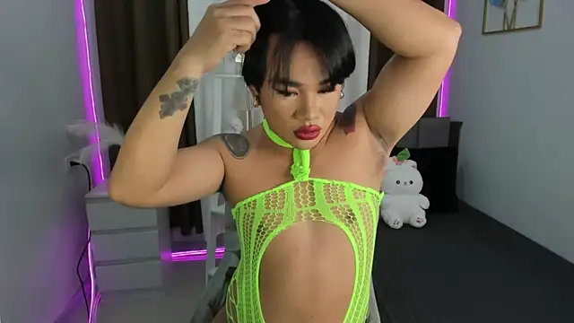 Snapshot of Malia_Nicole chatting on 09.22.25 Malia Nicole online show from 09.22.25