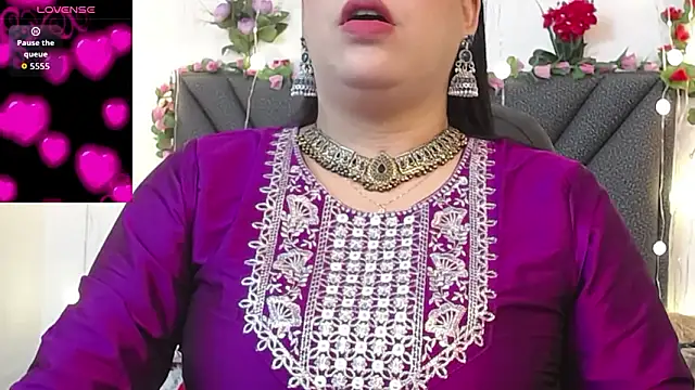 Snapshot of IndraKaur_ chatting on 02.12.26 IndraKaur online show from 02.12.26