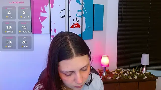 AlanaGarcia19 online show from 11.20.25