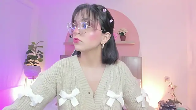 Clara Luu online show from 04.12.26