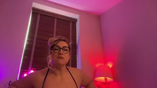 Snapshot of MistresssX chatting on 05.27.26 MistresssX online show from 05.27.26