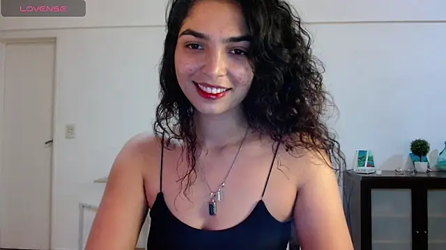 Snapshot of Ariagal chatting on 11.22.25 Ariagal online show from 11.22.25