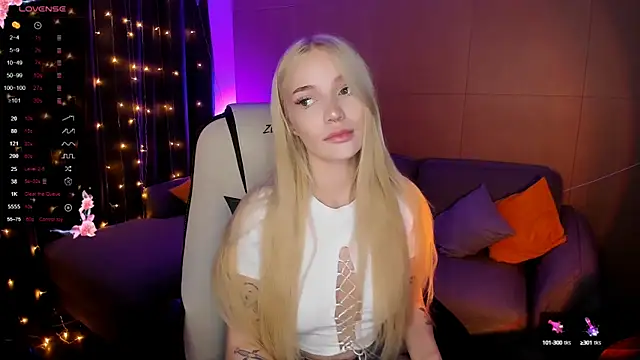 AnyaTaylor  online show from 10.13.25