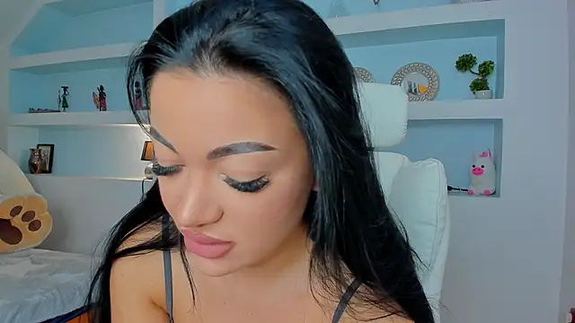 Snapshot of juicyjulie_ chatting on 10.10.25 juicyjulie  online show from 10.10.25