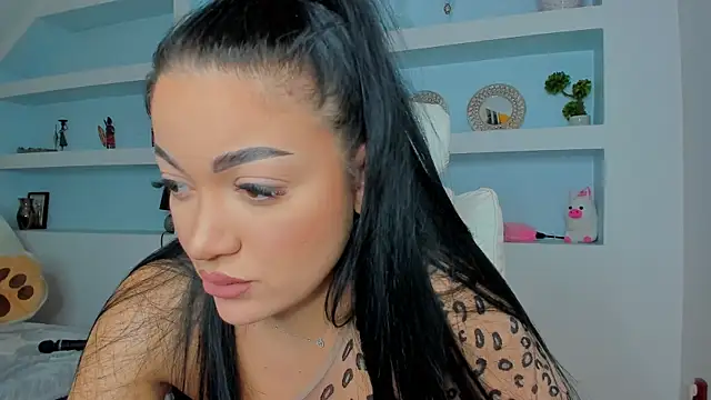Snapshot of juicyjulie_ chatting on 10.24.25 juicyjulie  online show from 10.24.25