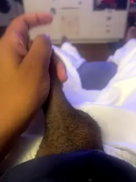 Snapshot of shaker75019paris chatting on 09.14.25 shaker75019paris online show from 09.14.25