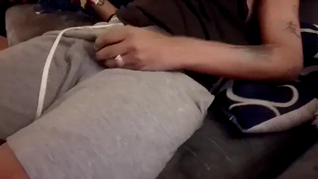 Snapshot of shaker75019paris chatting on 10.04.25 shaker75019paris online show from 10.04.25