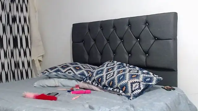 Snapshot of Angeliicaxx chatting on 10.10.25 Angeliicaxx online show from 10.10.25