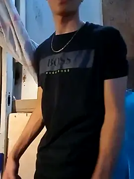 Snapshot of LUISSLEONN0958 chatting on 09.30.25 LUISSLEONN0958 online show from 09.30.25