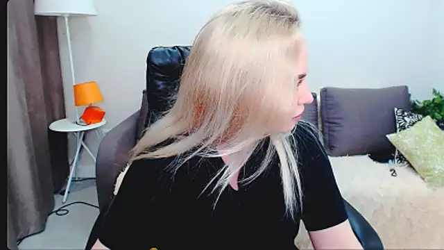 Snapshot of LiluMoon__ chatting on 03.26.26 LiluMoon online show from 03.26.26