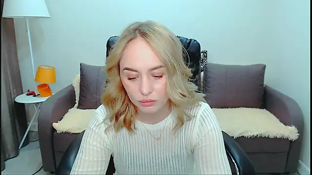 Snapshot of LiluMoon__ chatting on 05.15.26 LiluMoon online show from 05.15.26