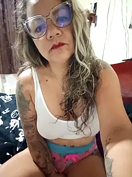 Snapshot of TiffanyTomshon chatting on 09.23.25 TiffanyTomshon online show from 09.23.25