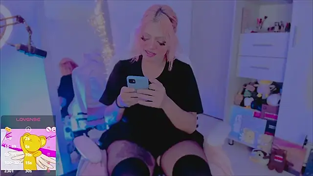 Snapshot of amywilld chatting on 03.16.26 amywilld online show from 03.16.26