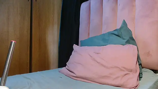 RoxyLuv77 online show from 09.27.25