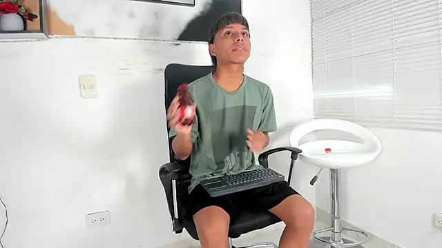 tyler twink boy online show from 09.27.25