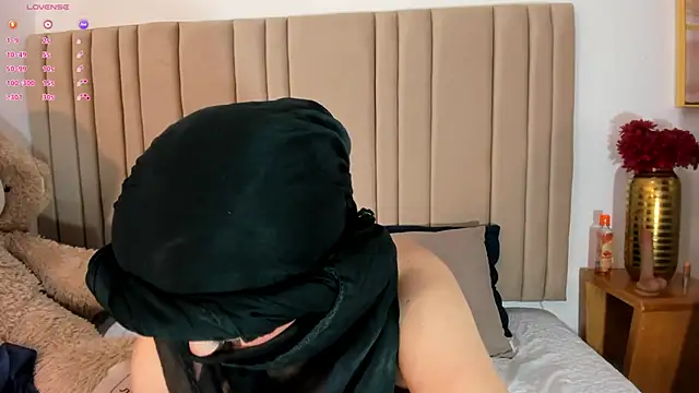 Snapshot of najwa__ chatting on 04.25.26 najwa online show from 04.25.26