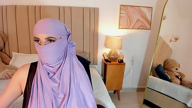 Snapshot of najwa__ chatting on 05.22.26 najwa online show from 05.22.26