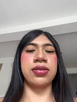 Snapshot of LiaSaenz27 chatting on 10.07.25 LiaSaenz27 online show from 10.07.25