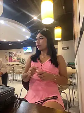 Snapshot of LiaSaenz27 chatting on 10.15.25 LiaSaenz27 online show from 10.15.25