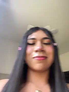 Snapshot of LiaSaenz27 chatting on 10.18.25 LiaSaenz27 online show from 10.18.25