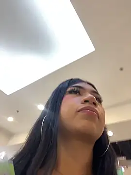 Snapshot of LiaSaenz27 chatting on 10.24.25 LiaSaenz27 online show from 10.24.25