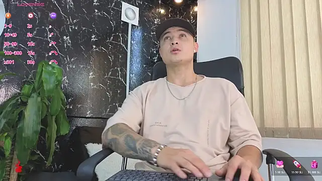 Snapshot of Alexander_ferre chatting on 04.17.26 Alexander ferre online show from 04.17.26