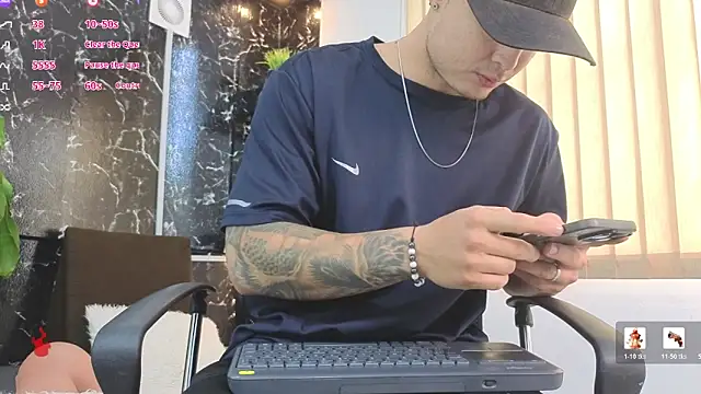 Snapshot of Alexander_ferre chatting on 04.26.26 Alexander ferre online show from 04.26.26