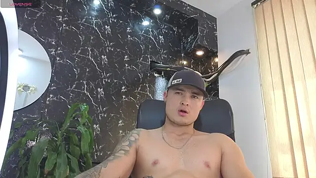 Snapshot of Alexander_ferre chatting on 05.11.26 Alexander ferre online show from 05.11.26