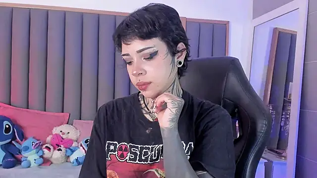 misstomie  online show from 11.19.25