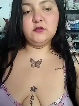 Snapshot of SoffiiCurvy chatting on 09.17.25 SoffiiCurvy online show from 09.17.25