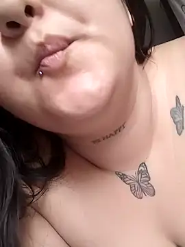 Snapshot of SoffiiCurvy chatting on 09.30.25 SoffiiCurvy online show from 09.30.25