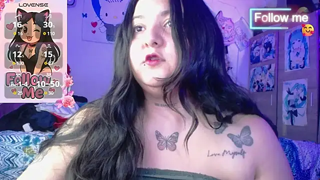 Snapshot of SoffiiCurvy chatting on 10.05.25 SoffiiCurvy online show from 10.05.25