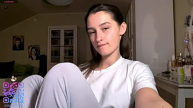 Snapshot of DarlineBrustera chatting on 04.03.26 DarlineBrustera online show from 04.03.26