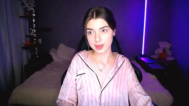 Snapshot of Dianaa_Lee0 chatting on 04.08.26 Dianaa Lee0 online show from 04.08.26