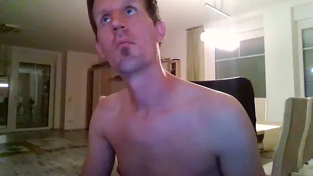 Snapshot of Trockenbau chatting on 09.18.25 Trockenbau online show from 09.18.25