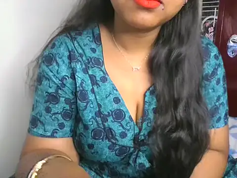 Snapshot of its_me_Rashmi chatting on 10.07.25 its me Rashmi online show from 10.07.25